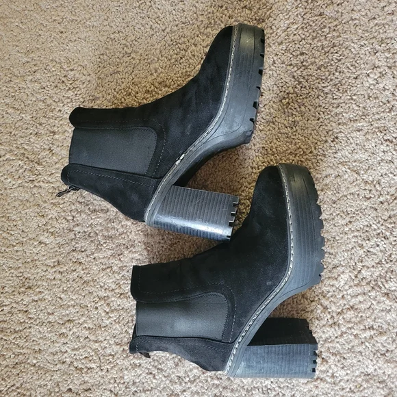 Olivia Miller Emily Chunky Heel Chelsea Boots, Size 8 - Picture 6 of 9
